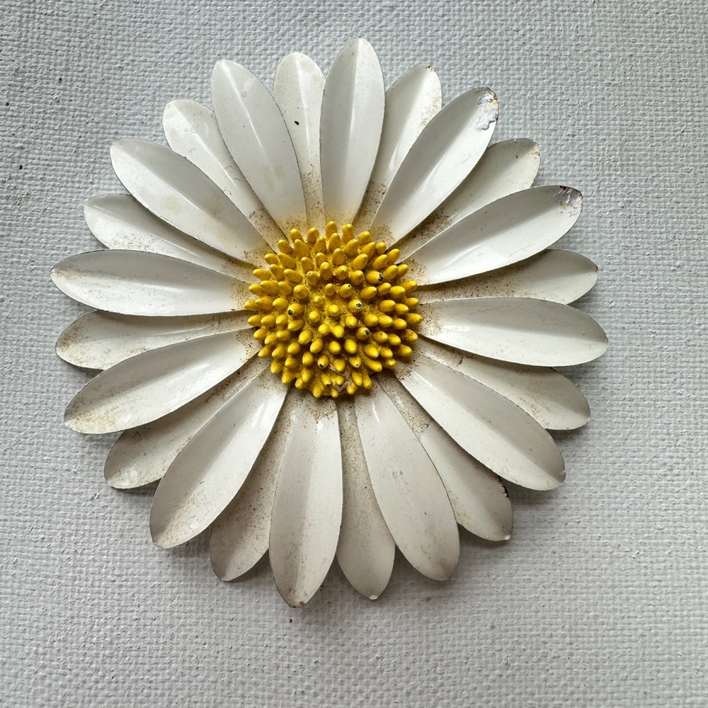 1960’s Vintage White and Yellow Daisy Brooch